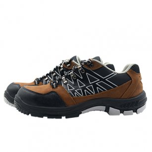 电力行业建设高压线需要穿着安全鞋