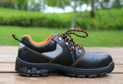 做好安全防护措施防止打击伤害