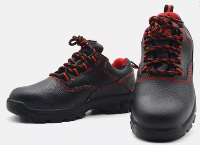 酸洗工人穿用的0324款耐腐蚀劳保鞋，保护您的足部安全