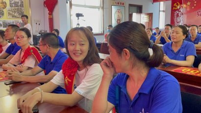 鹤壁飞鹤——为员工子女助力，高考助学金颁发仪式